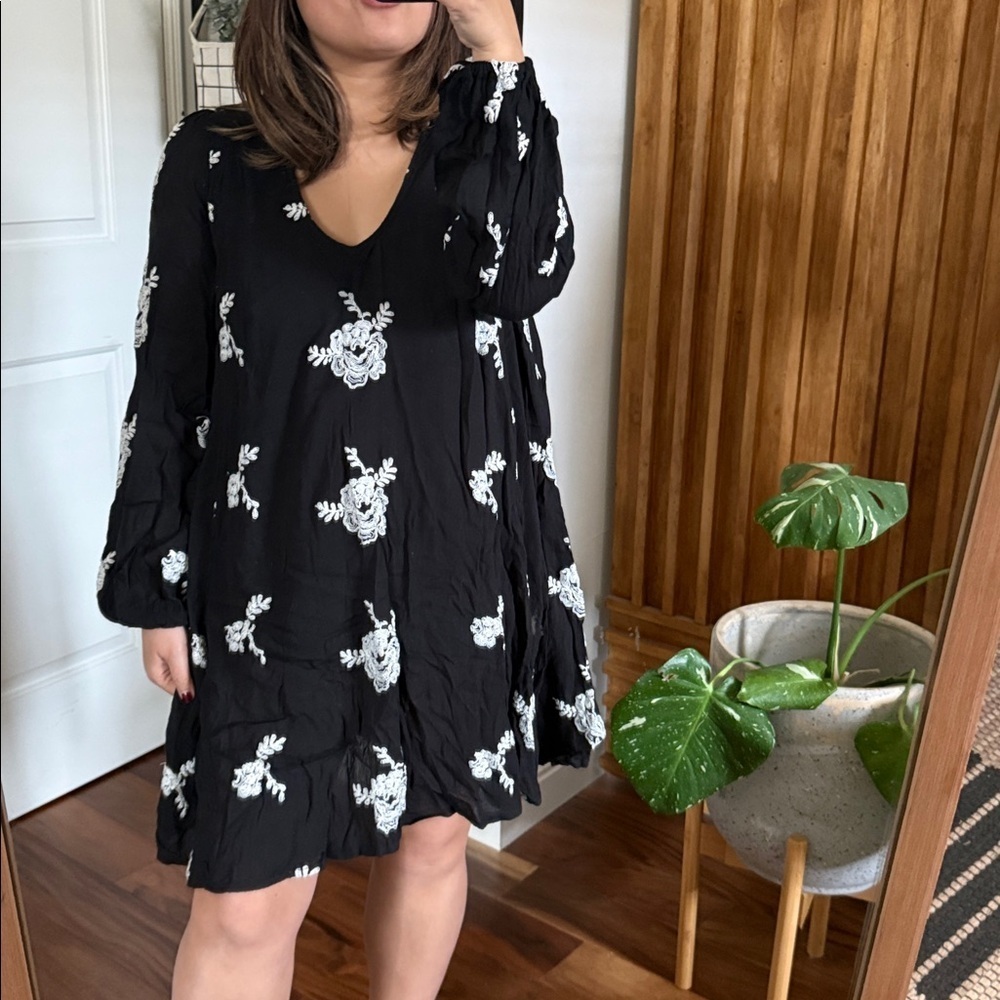 FREE‎ PEOPLE Embroidered Austin Mini embroidered Dress. Sz S